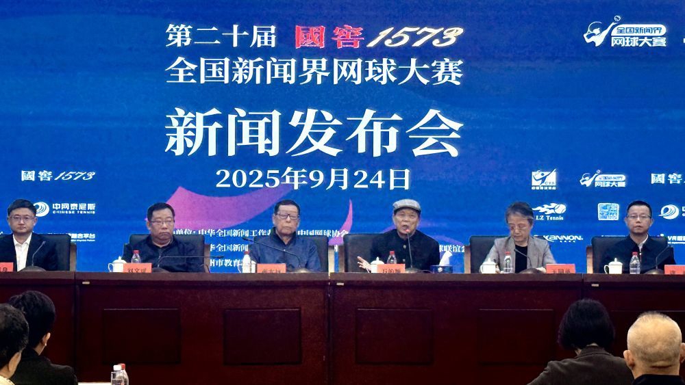 网球场外新闻不断，话题热度爆表的简单介绍