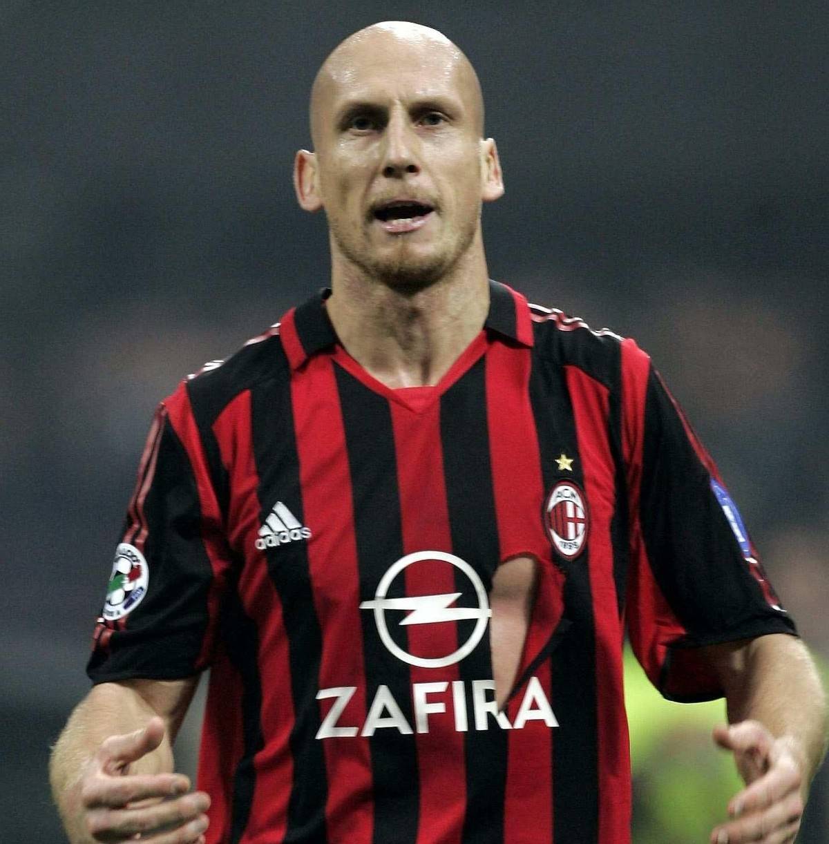 巴西横扫AC米兰，皮克惊艳四座