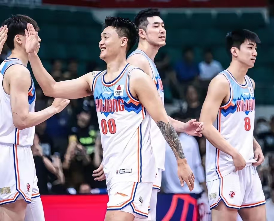 关于新疆队碾压热火，米切尔扛起全队的信息