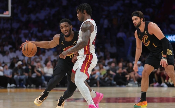 关于新疆队碾压热火，米切尔扛起全队的信息