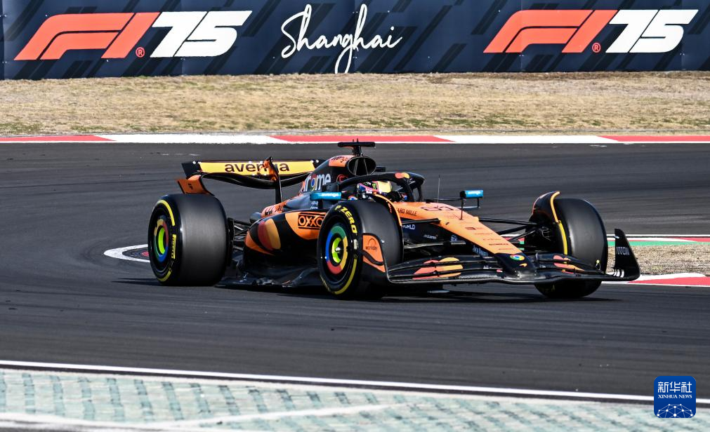 阿斯顿马丁险胜红牛车队，汉密尔顿刷新纪录