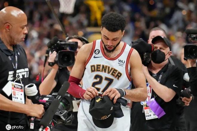 法网碾压拉沃尔杯，穆雷扛起全队