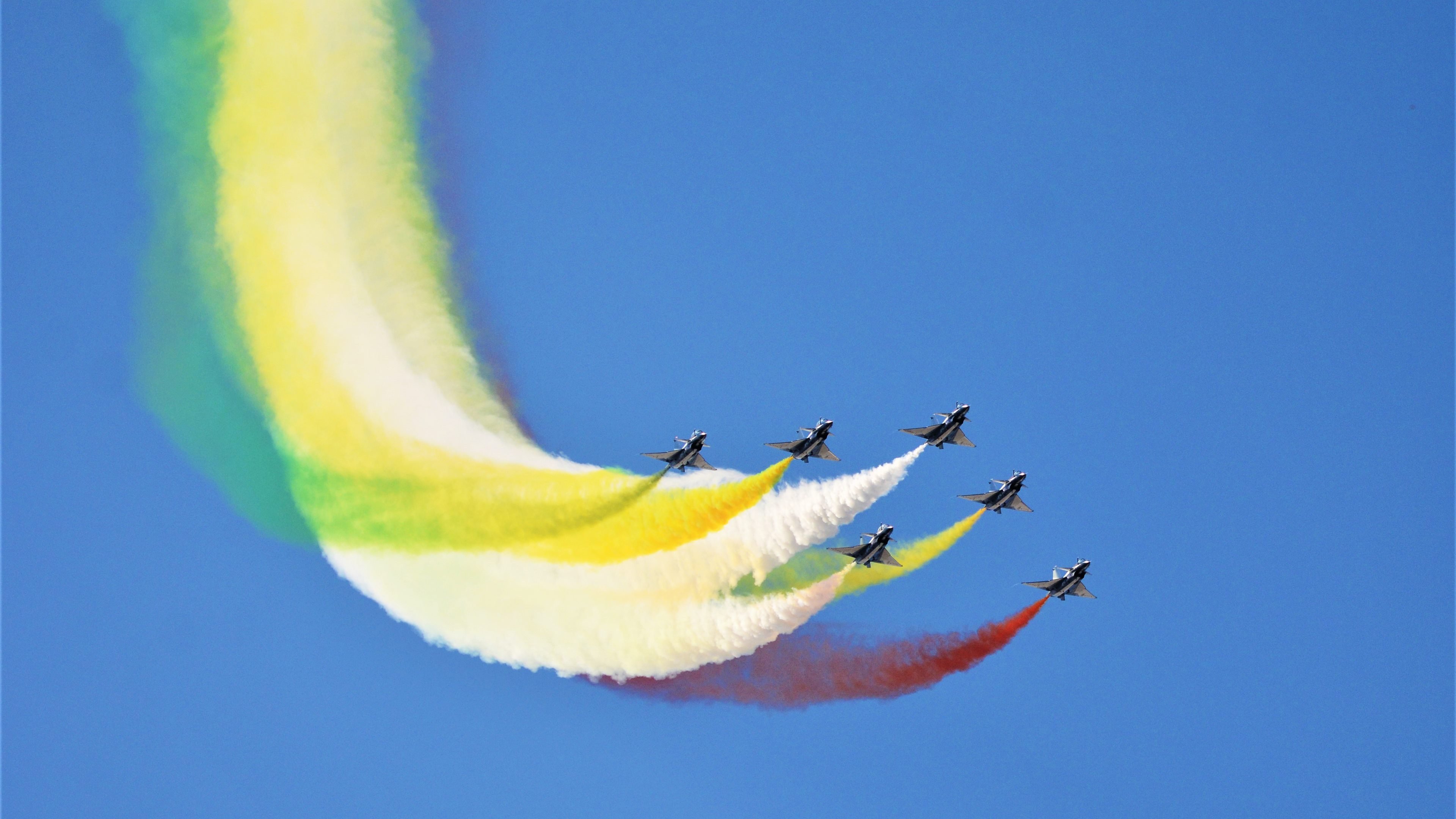 世界杯与字母哥的交叉时刻,当篮球巨星点亮足球之夜