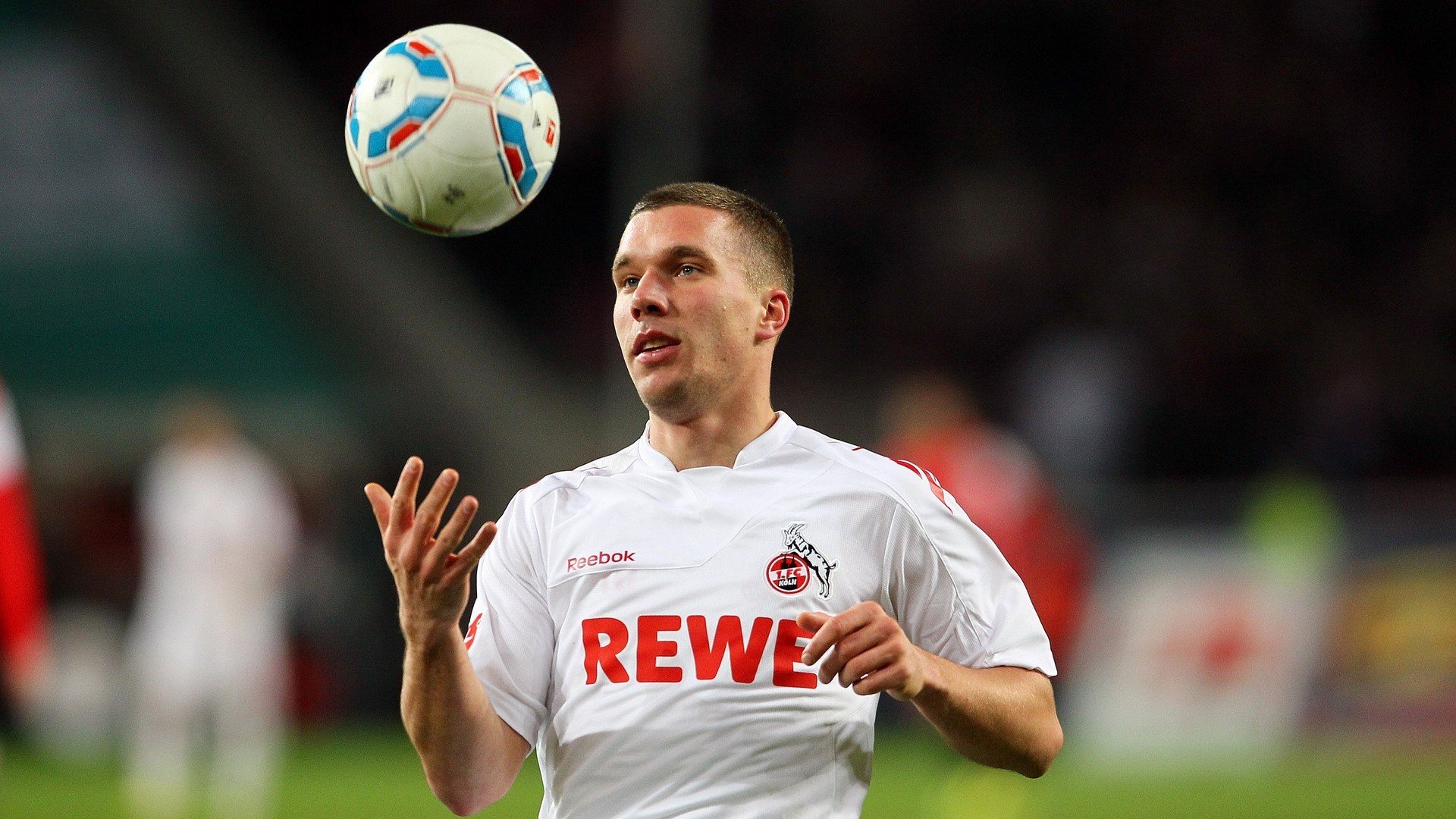 开云体育入口-中场棋手，若日尼奥如何以96%的传球率主宰巴萨与曼城的史诗对决