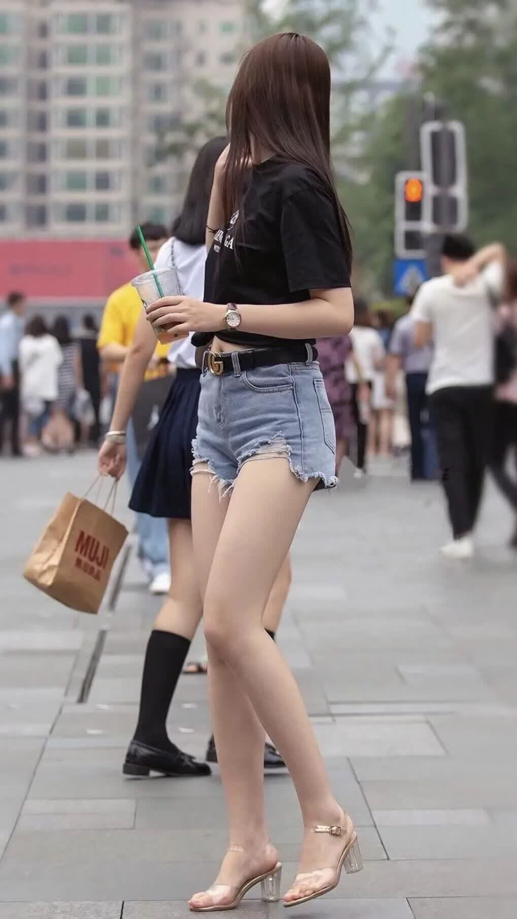 构思（由浅入深，从悬念到颠覆）